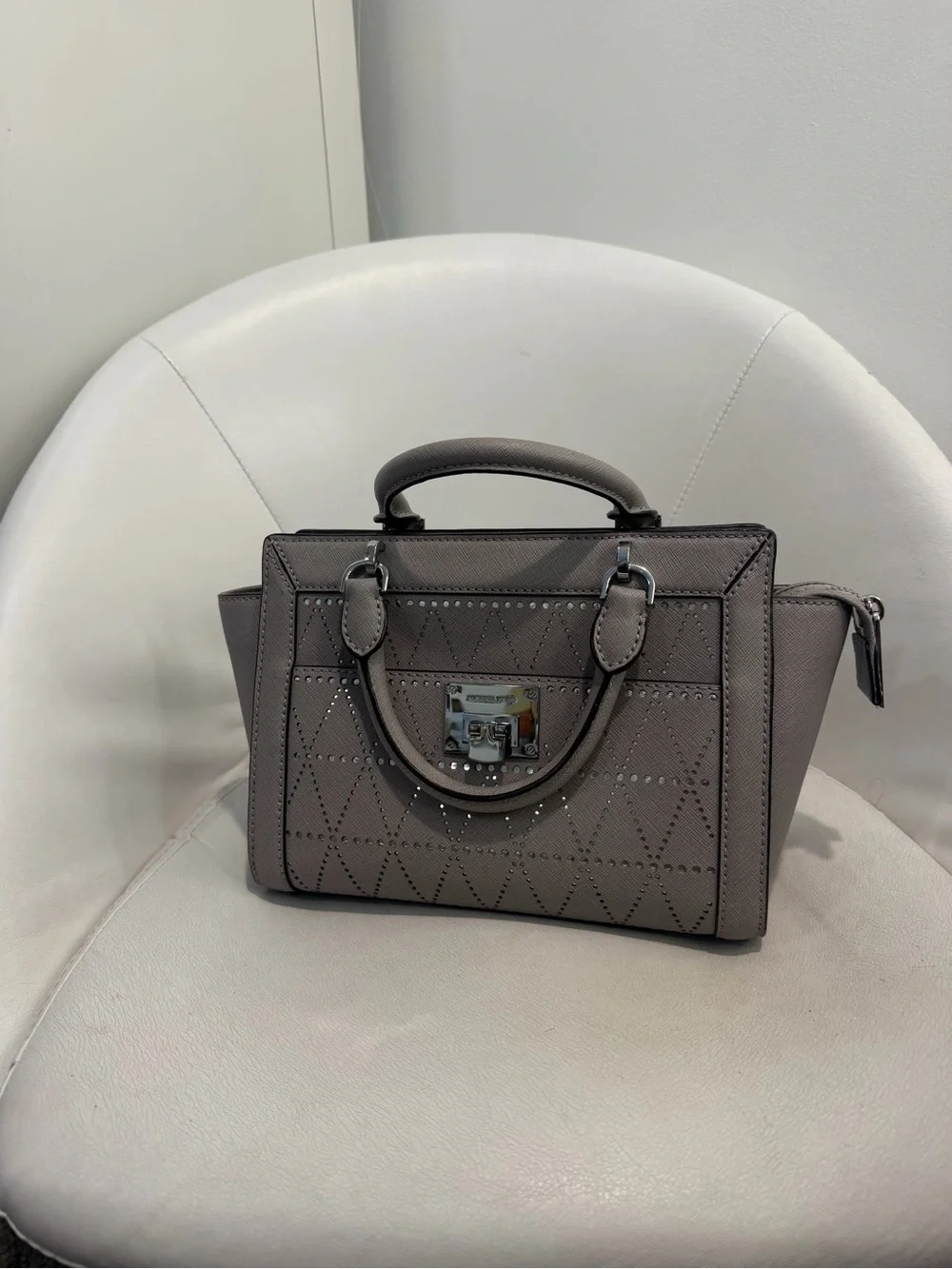 Michael Kors Small Tina Top Zip Messenger In Saffiano Leather Sachel: Pearl Grey